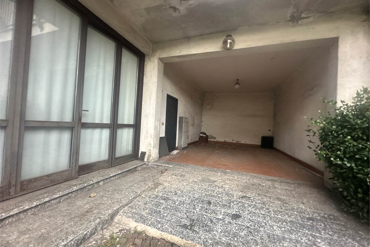 Arosio:Casa singola anche per due famiglie 