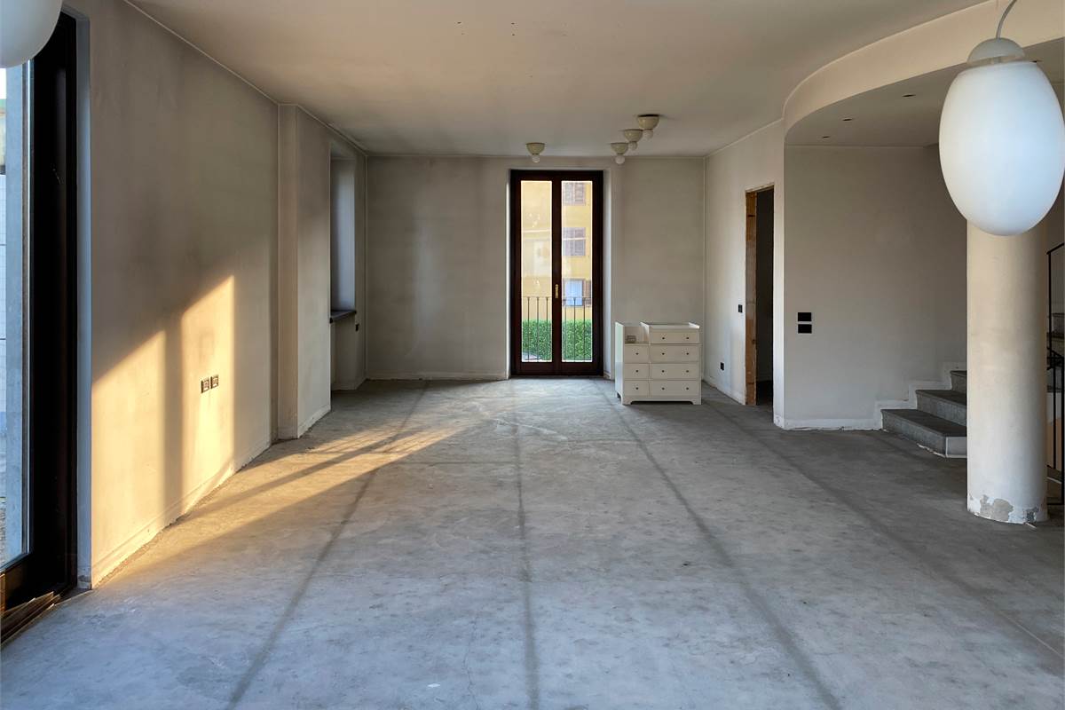Arosio:Casa singola anche per due famiglie 