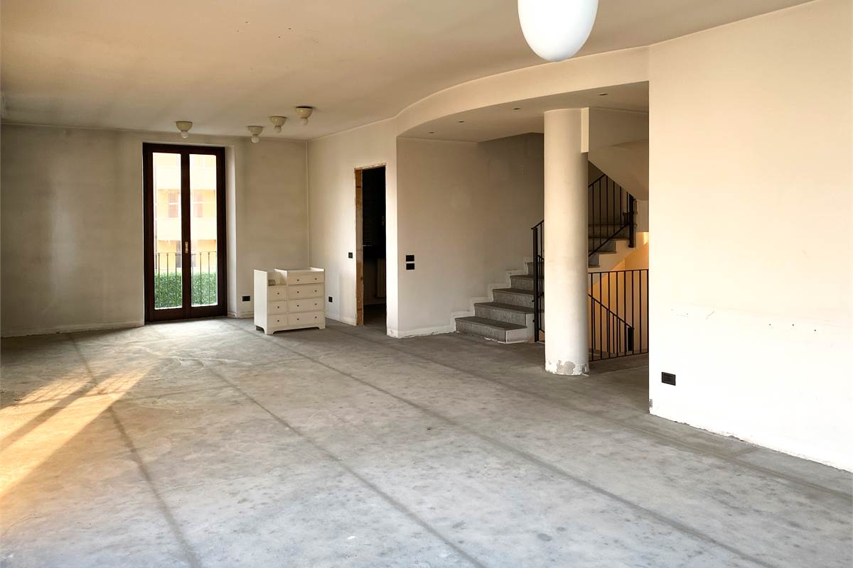 Arosio:Casa singola anche per due famiglie 