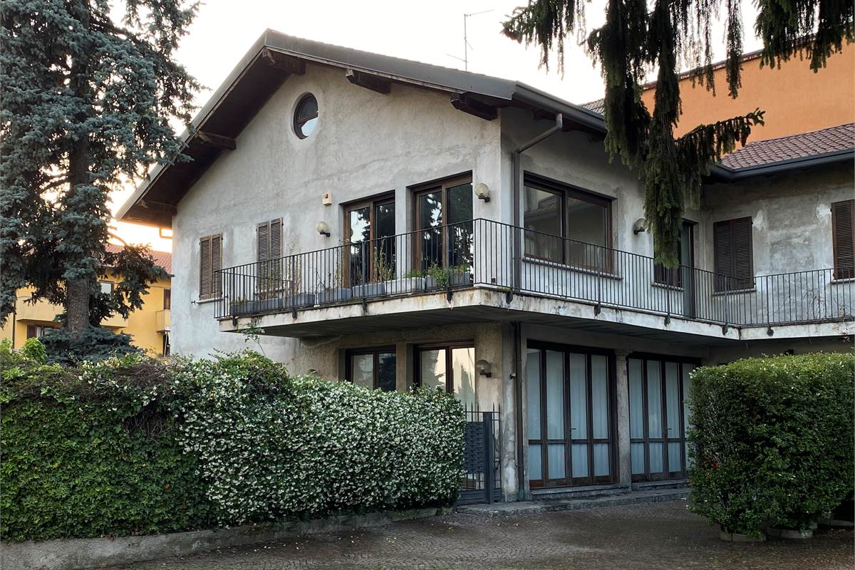 Arosio:Casa singola anche per due famiglie 