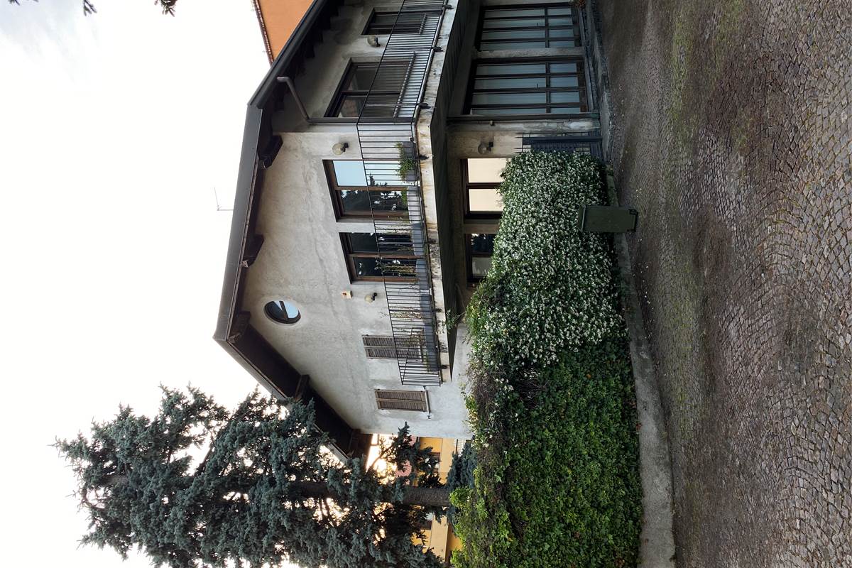 Arosio:Casa singola anche per due famiglie 