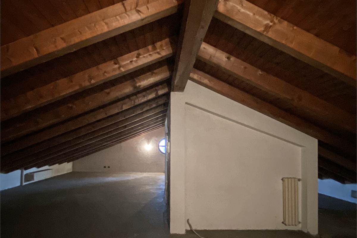Arosio:Casa singola anche per due famiglie 