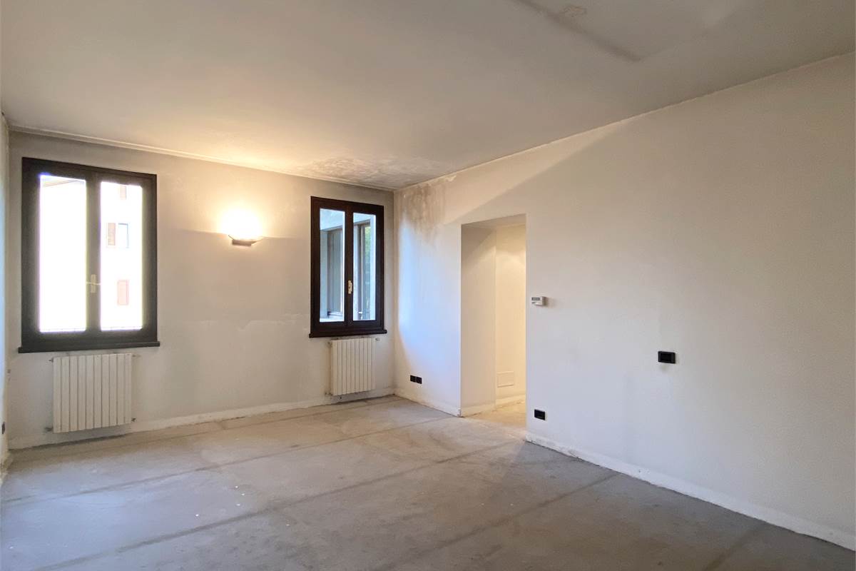 Arosio:Casa singola anche per due famiglie 