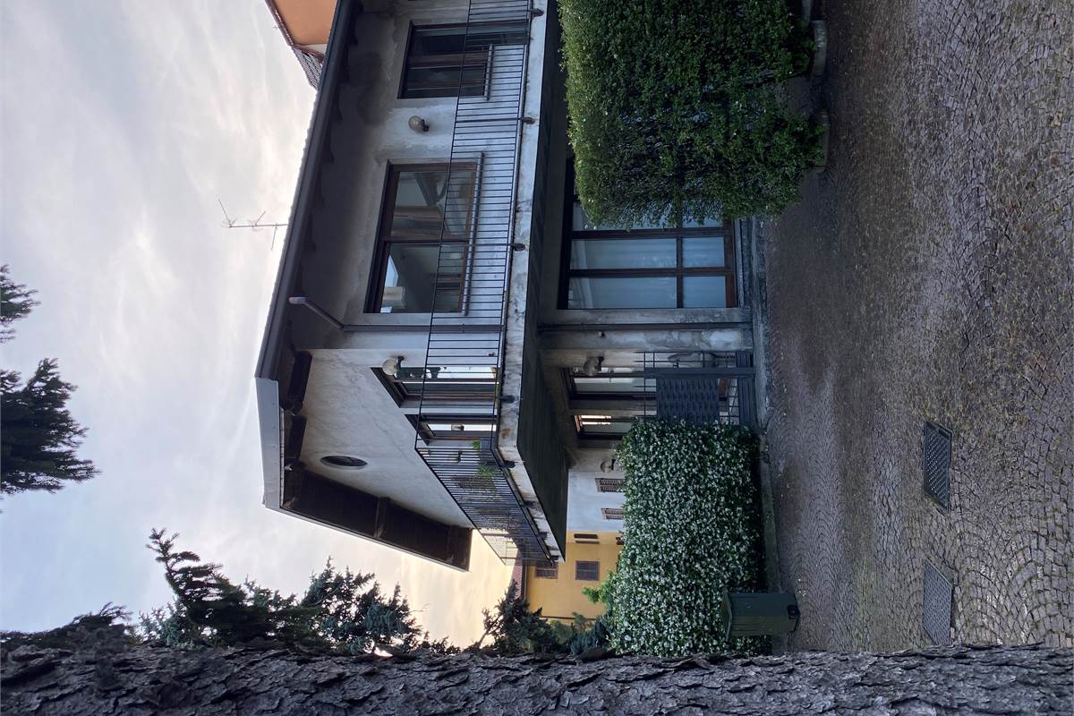 Arosio:Casa singola anche per due famiglie 