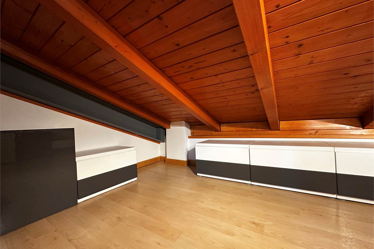 ALBAVILLA:AMPIO APPARTAMENTO CON BOX