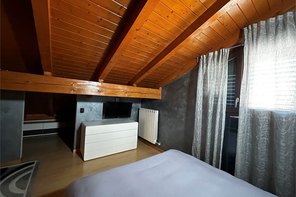 ALBAVILLA:AMPIO APPARTAMENTO CON BOX