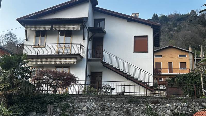 CASTELMARTE: CASA SINGOLA CON GIARDINO