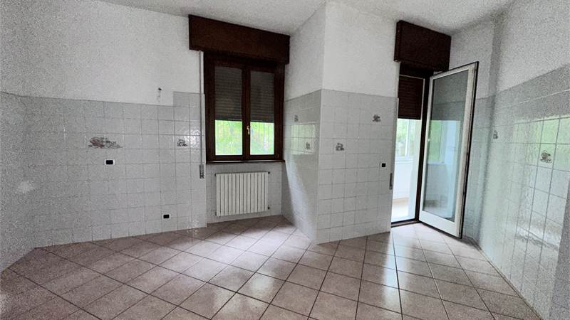 COMO :BELLISSIMO APPARTAMENTO CON TERRAZZO E BOX