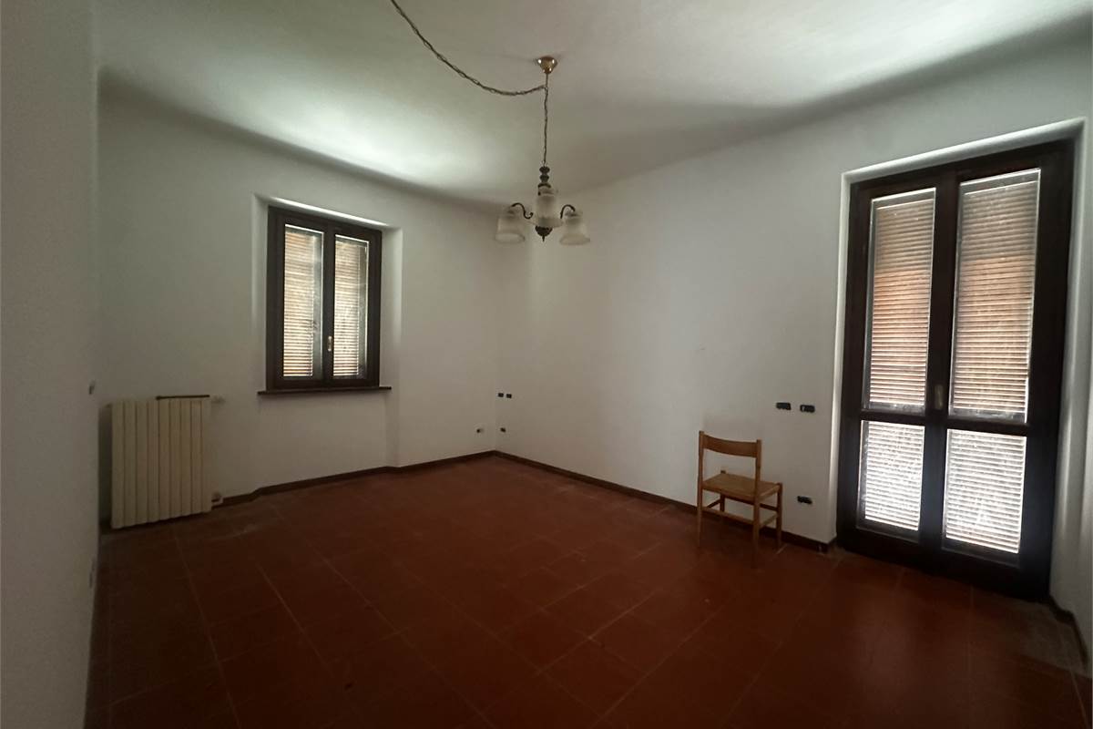 EUPILIO:VILLA SINGOLA CON GIARDINO