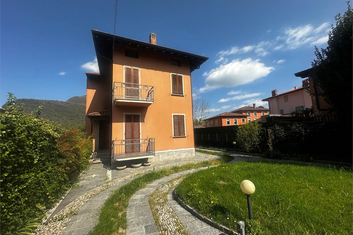 EUPILIO:VILLA SINGOLA CON GIARDINO