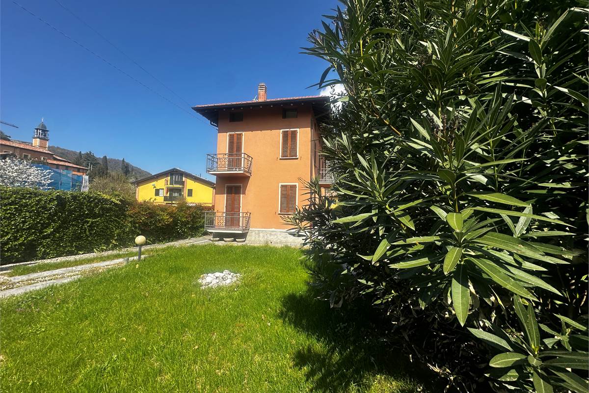 EUPILIO:VILLA SINGOLA CON GIARDINO