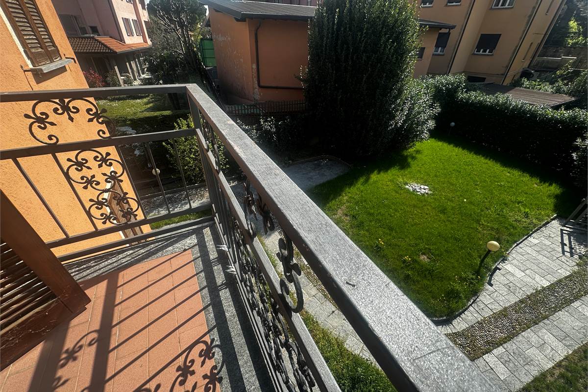 EUPILIO:VILLA SINGOLA CON GIARDINO