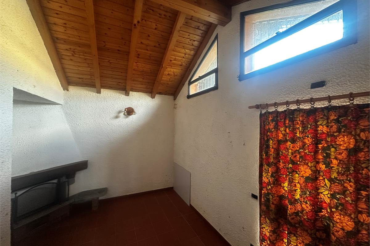 EUPILIO:VILLA SINGOLA CON GIARDINO