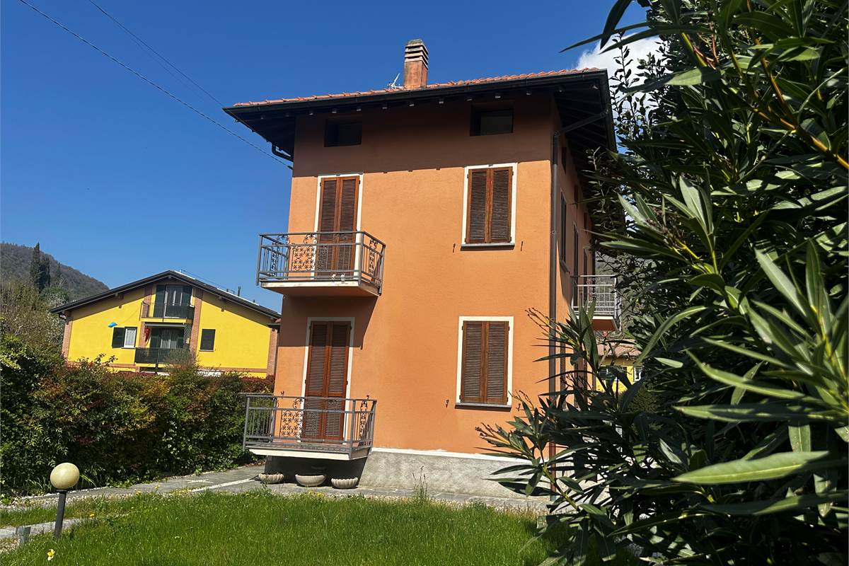 EUPILIO:VILLA SINGOLA CON GIARDINO