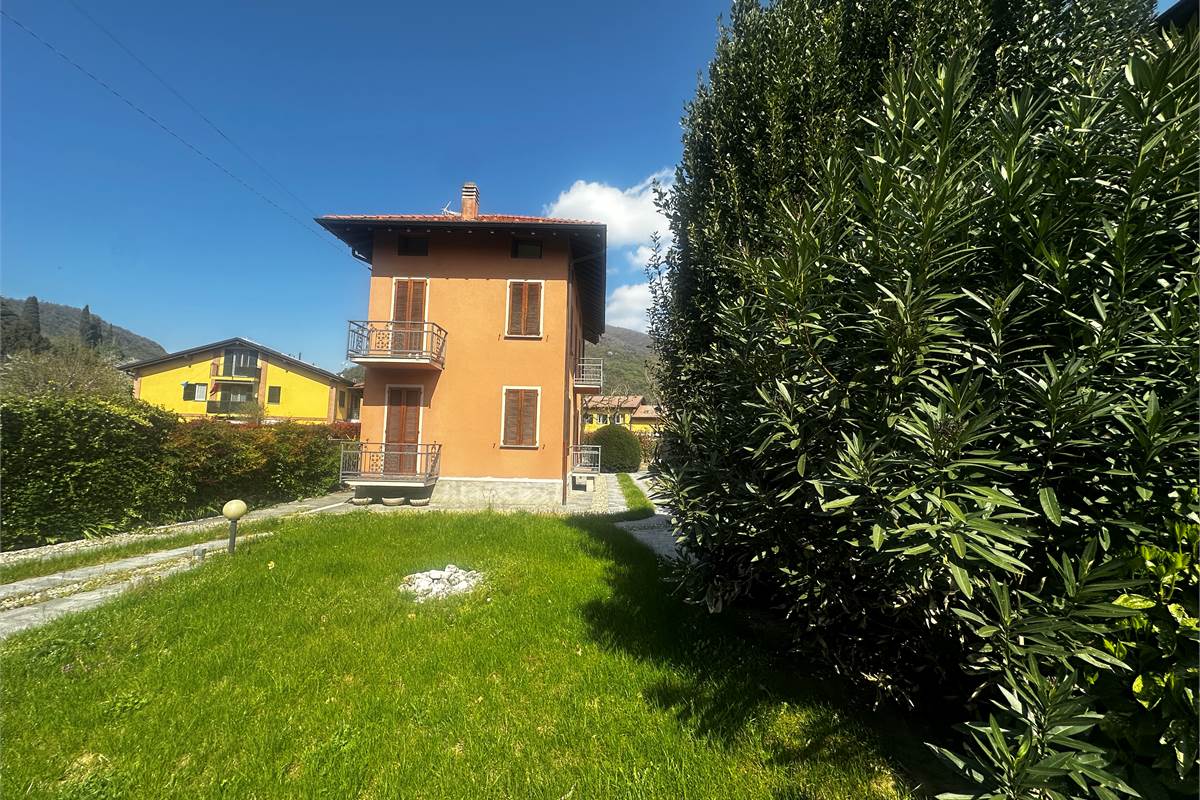 EUPILIO:VILLA SINGOLA CON GIARDINO