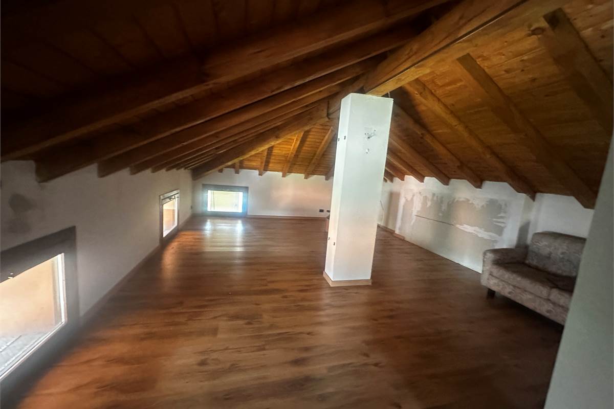 EUPILIO:VILLA SINGOLA CON GIARDINO