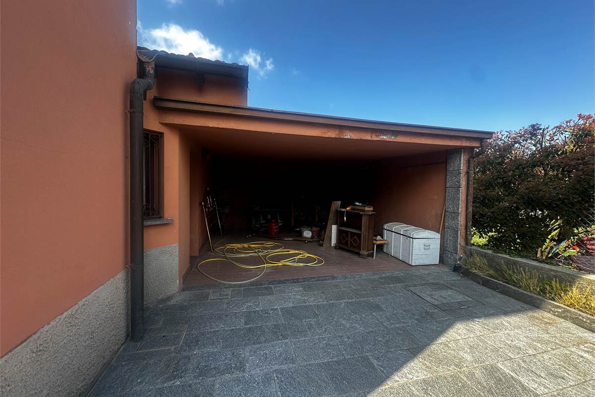 EUPILIO:VILLA SINGOLA CON GIARDINO