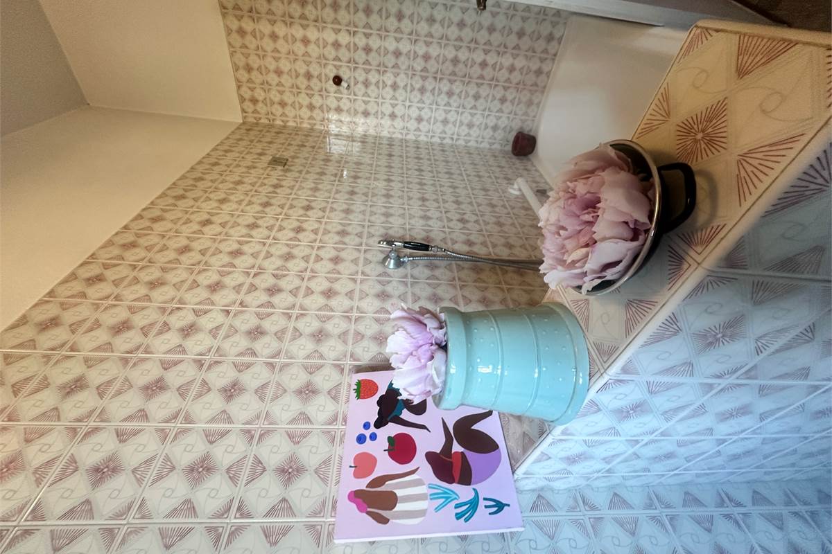 MERONE:VILLA CON 2 APPARTAMENTI E GIARDINO