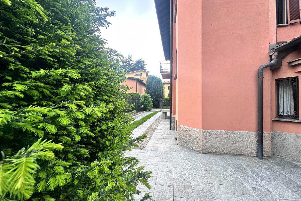 EUPILIO:VILLA SINGOLA CON GIARDINO