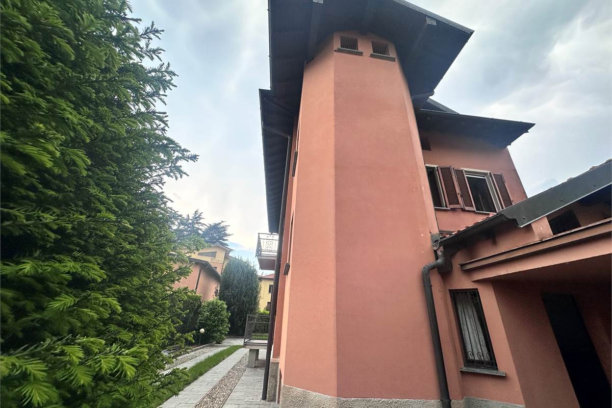EUPILIO:VILLA SINGOLA CON GIARDINO