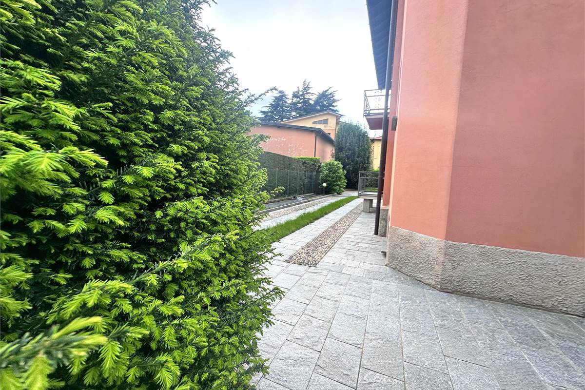 EUPILIO:VILLA SINGOLA CON GIARDINO