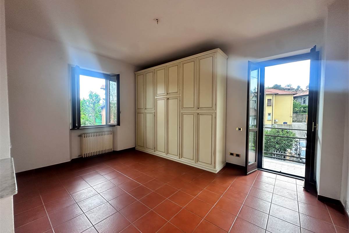 EUPILIO:VILLA SINGOLA CON GIARDINO