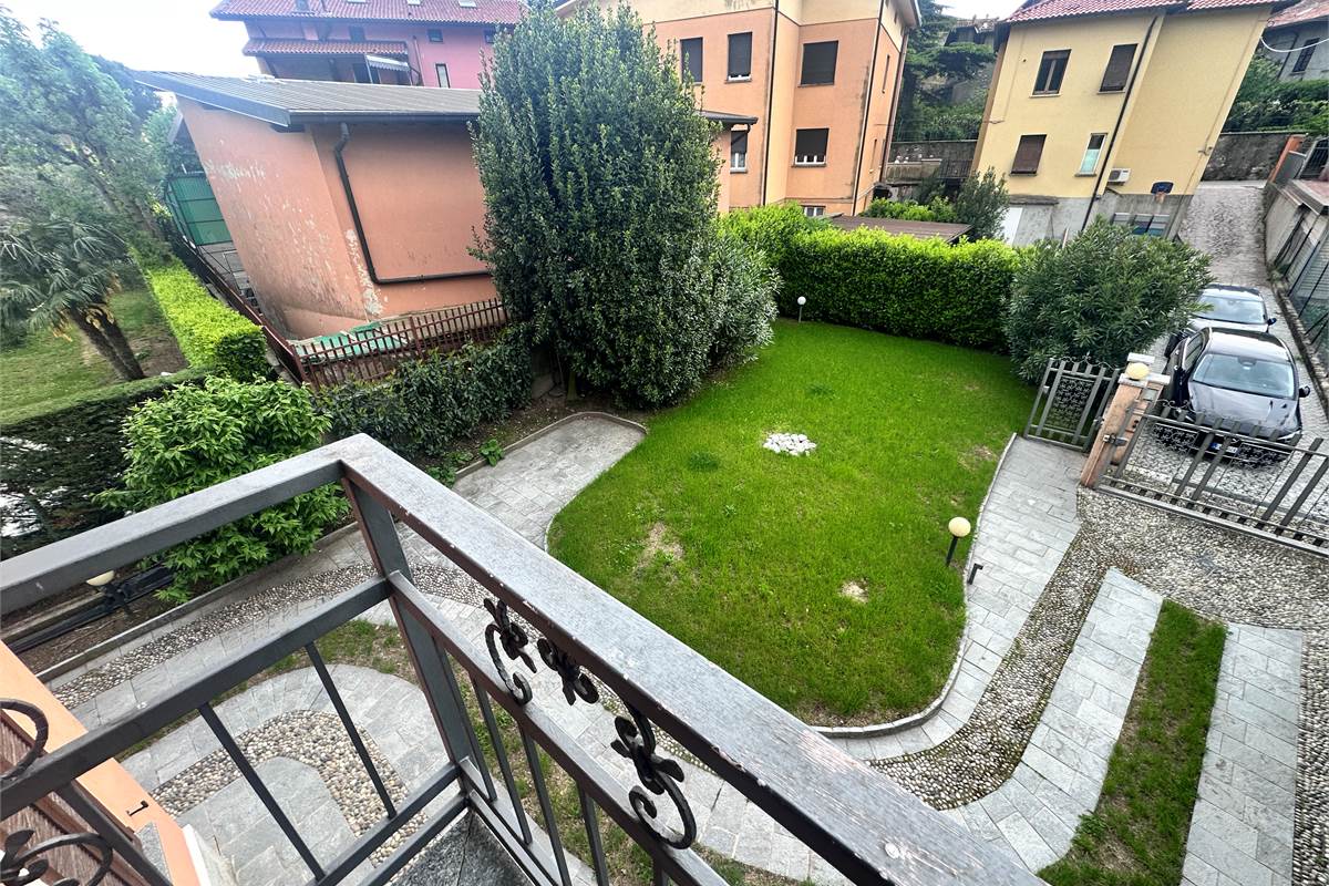 EUPILIO:VILLA SINGOLA CON GIARDINO