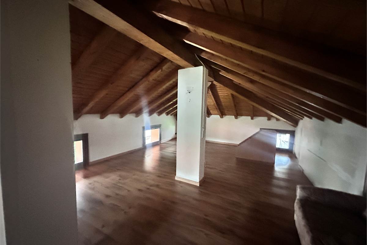EUPILIO:VILLA SINGOLA CON GIARDINO