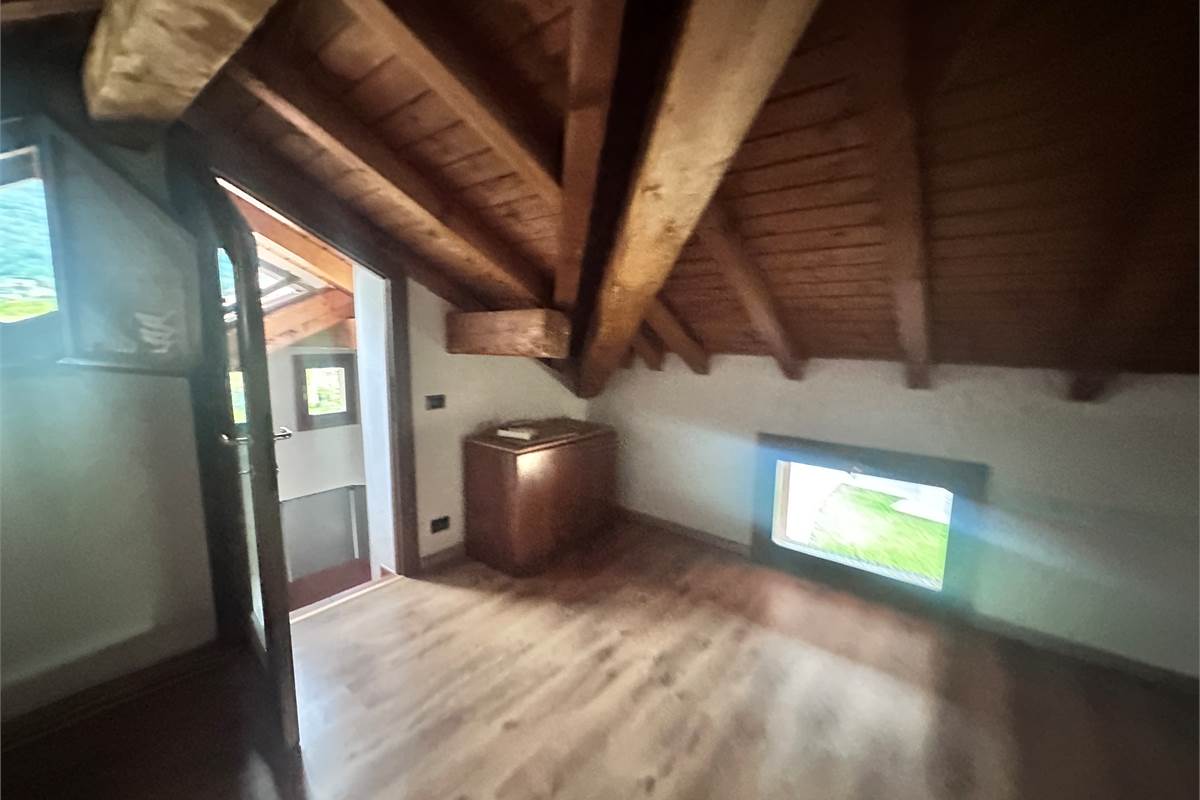 EUPILIO:VILLA SINGOLA CON GIARDINO