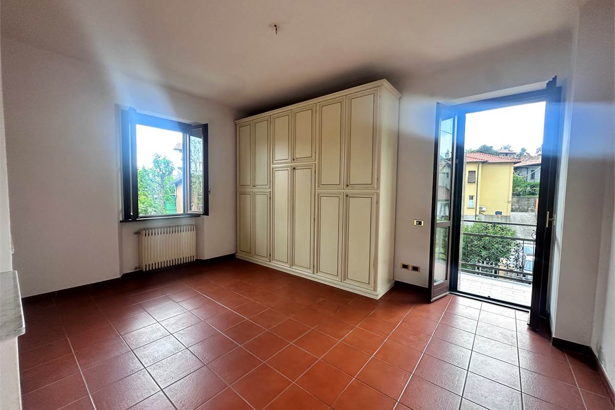EUPILIO:VILLA SINGOLA CON GIARDINO