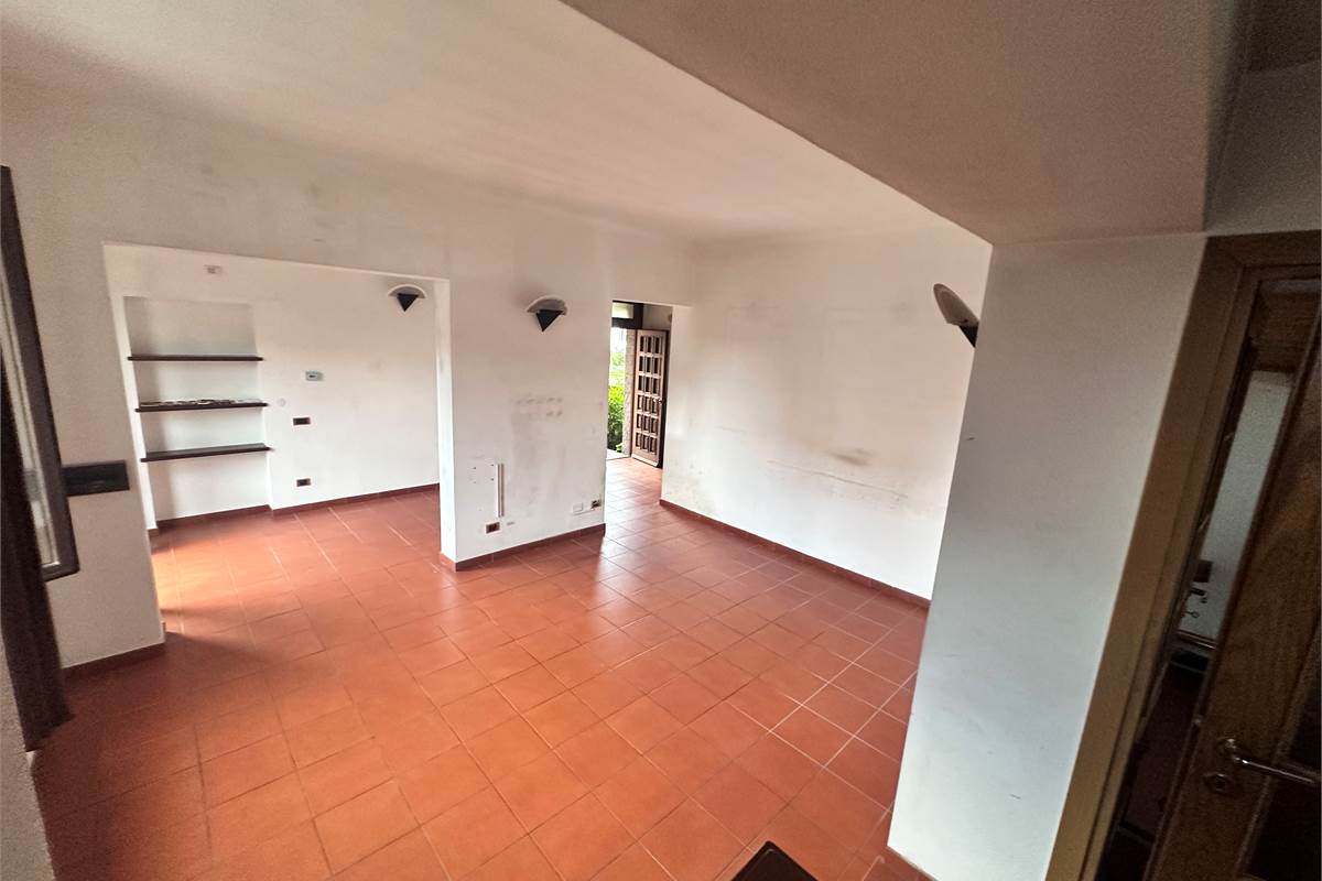EUPILIO:VILLA SINGOLA CON GIARDINO