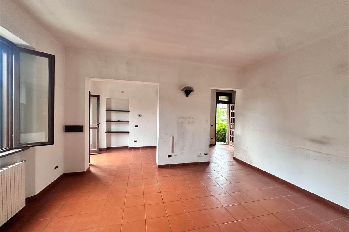 EUPILIO:VILLA SINGOLA CON GIARDINO