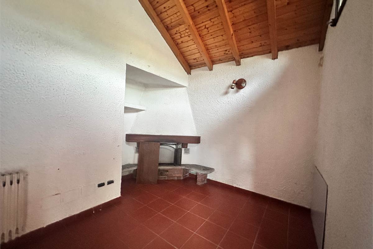 EUPILIO:VILLA SINGOLA CON GIARDINO