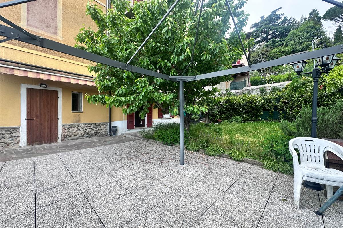ERBA:APPARTAMENTO CON GIARDINO