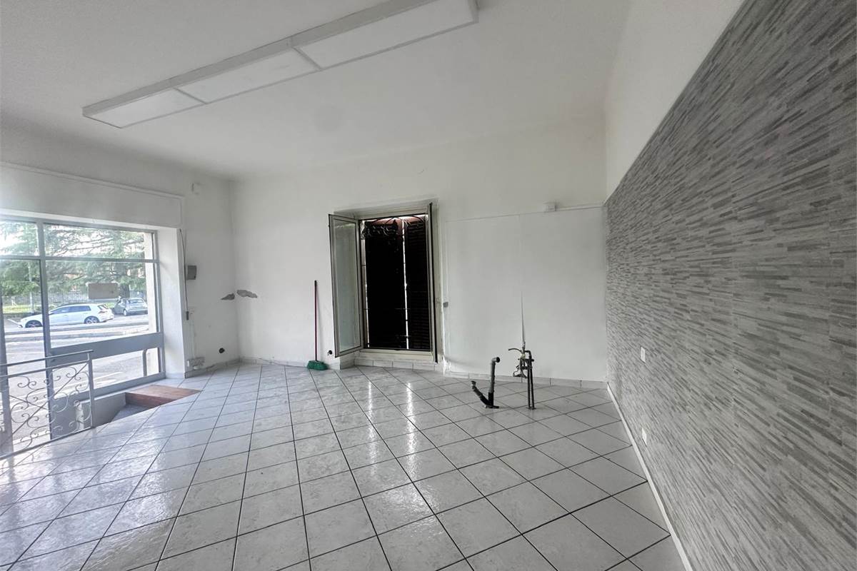 NEGOZIO/UFFICIO A PONTELAMBRO