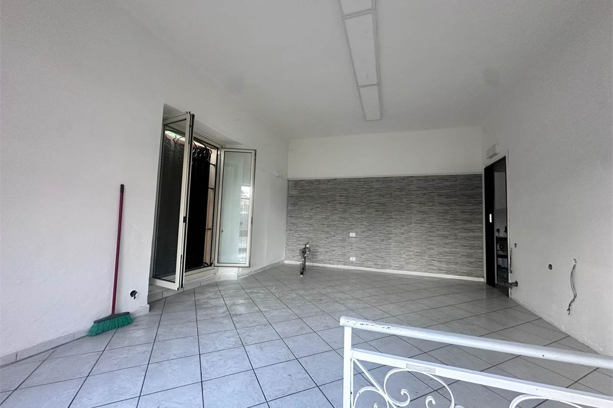 NEGOZIO/UFFICIO A PONTELAMBRO