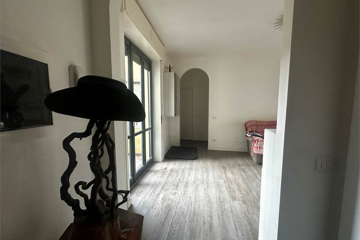 ASSO,IN CENTRO-4 LOCALI