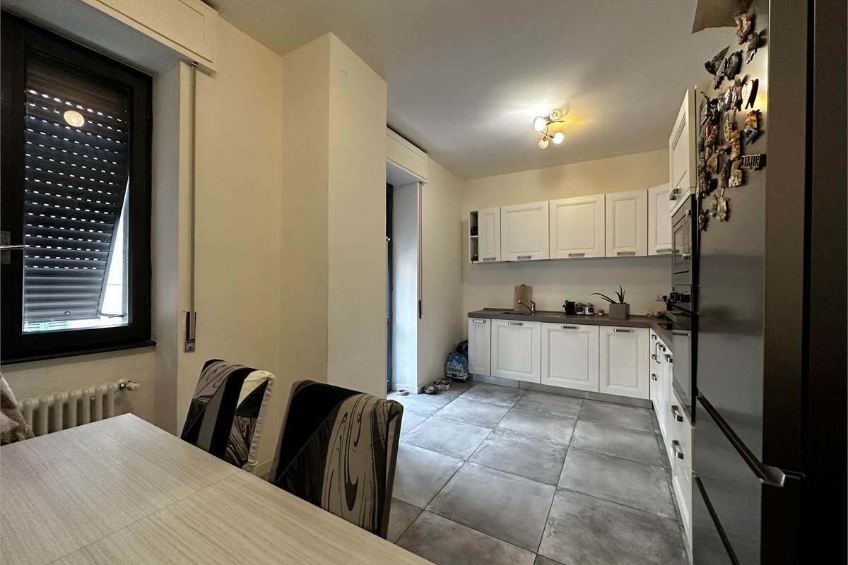 ASSO,IN CENTRO-4 LOCALI