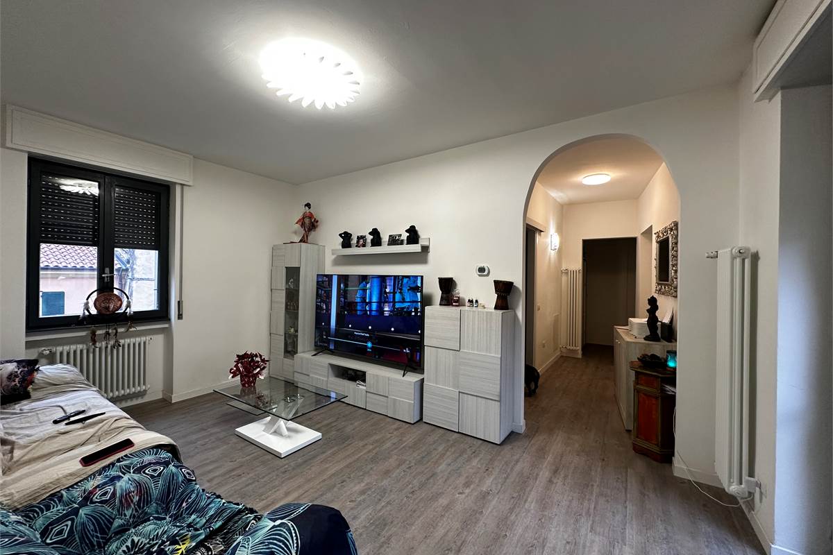 ASSO,IN CENTRO-4 LOCALI