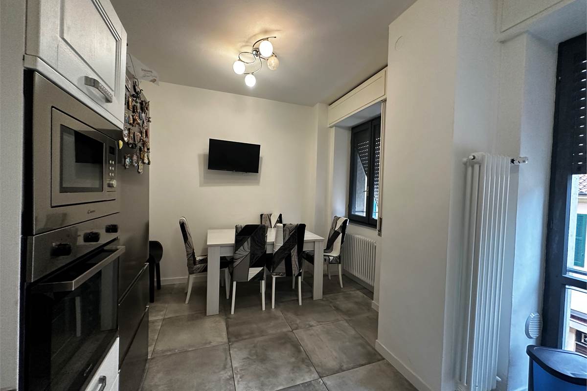 ASSO,IN CENTRO-4 LOCALI