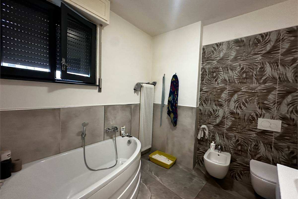 ASSO,IN CENTRO-4 LOCALI