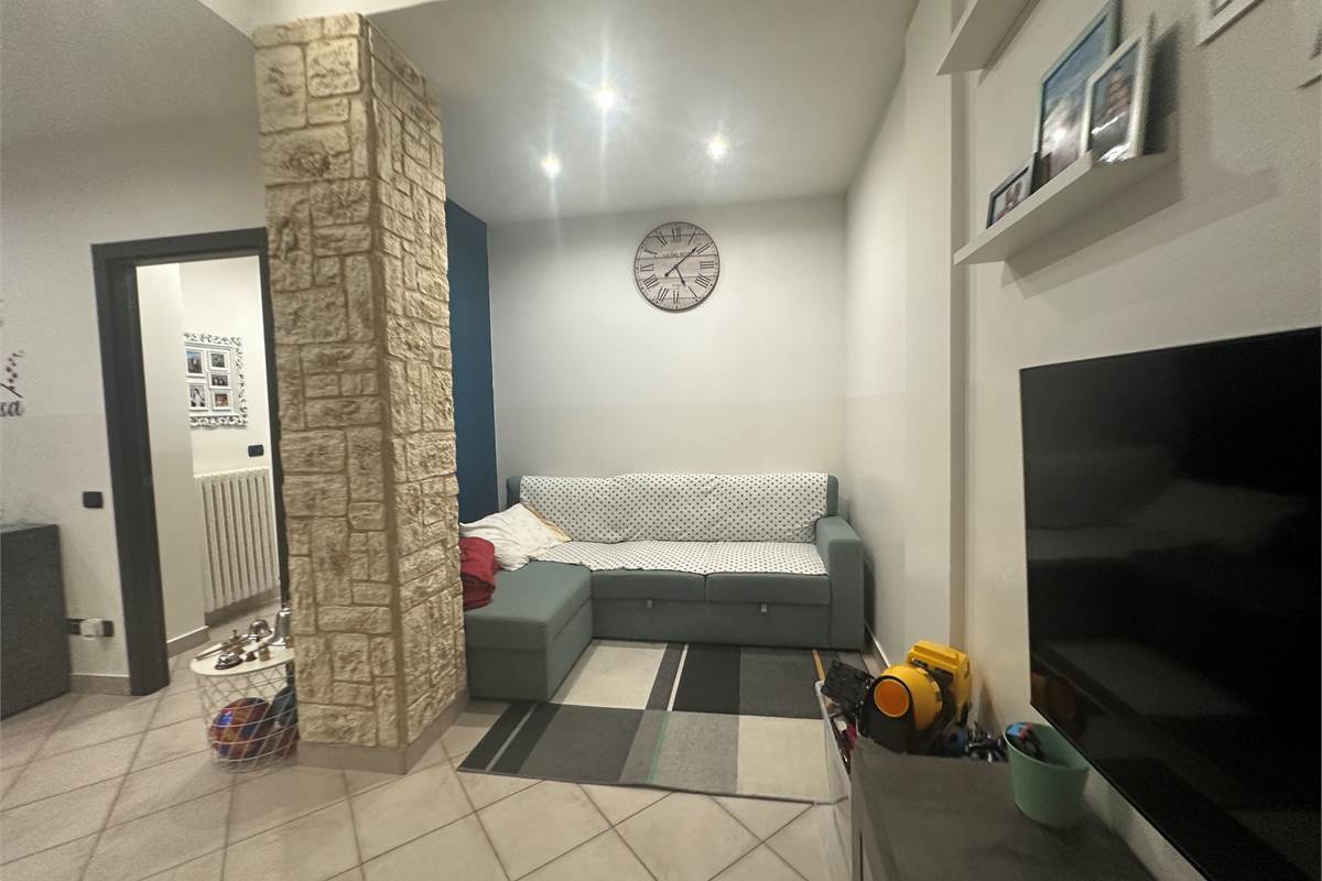 ERBA:APPARTAMENTO PANORAMICO IN CENTRO