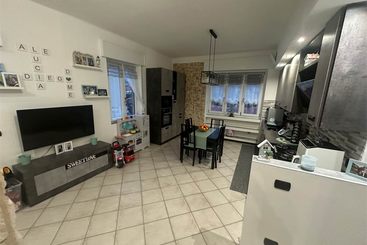 ERBA:APPARTAMENTO PANORAMICO IN CENTRO