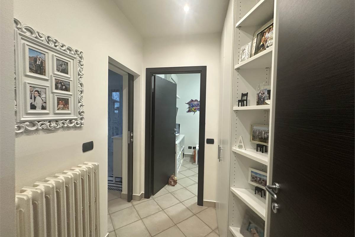ERBA:APPARTAMENTO PANORAMICO IN CENTRO