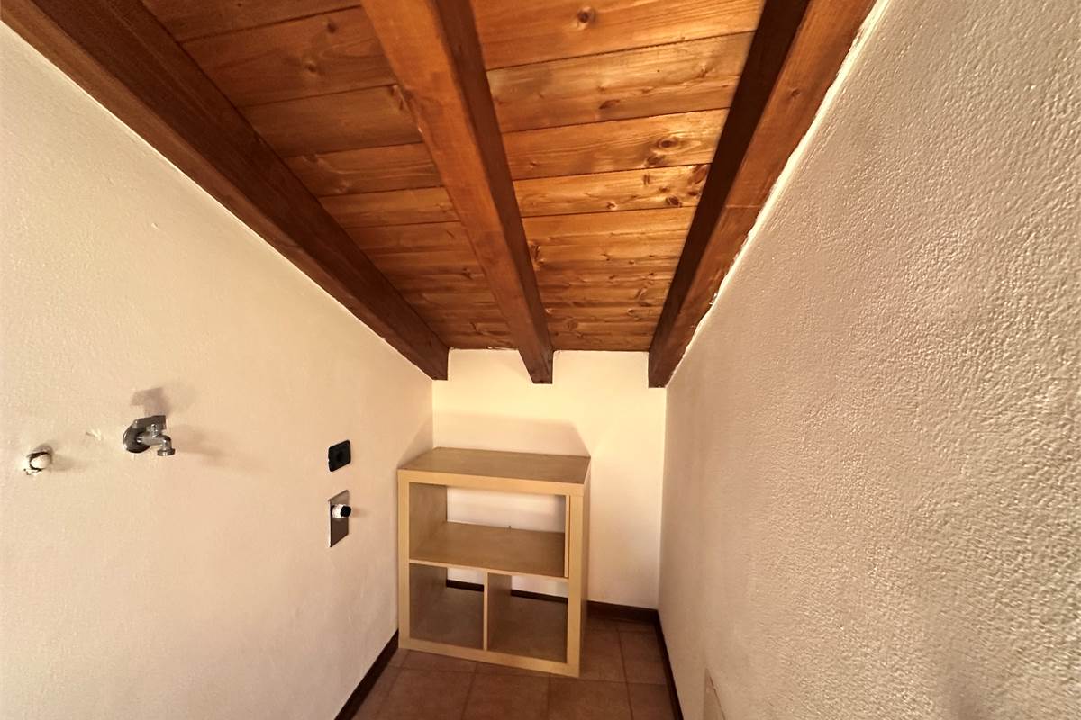 BELLISSIMO APPARTAMENTO A REZZAGO
