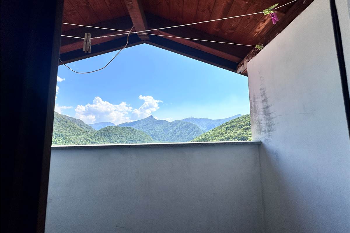 BELLISSIMO APPARTAMENTO A REZZAGO
