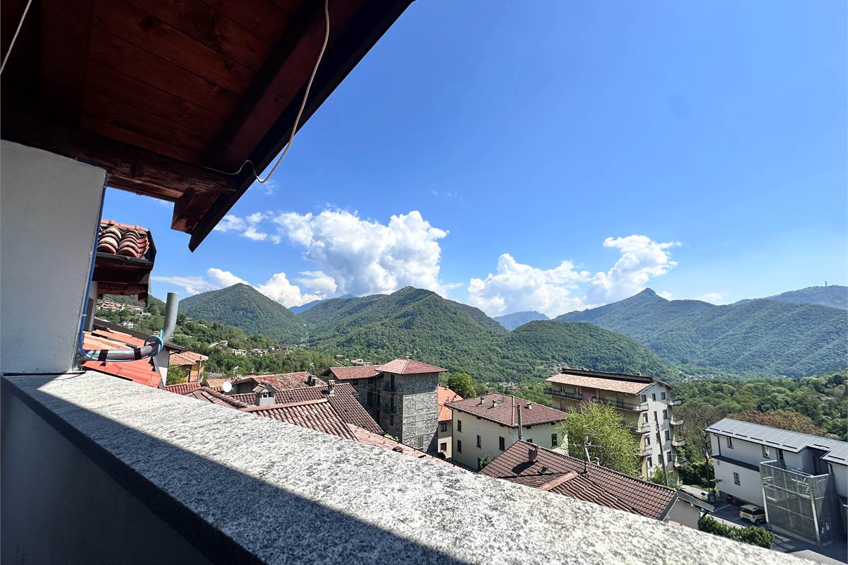 BELLISSIMO APPARTAMENTO A REZZAGO
