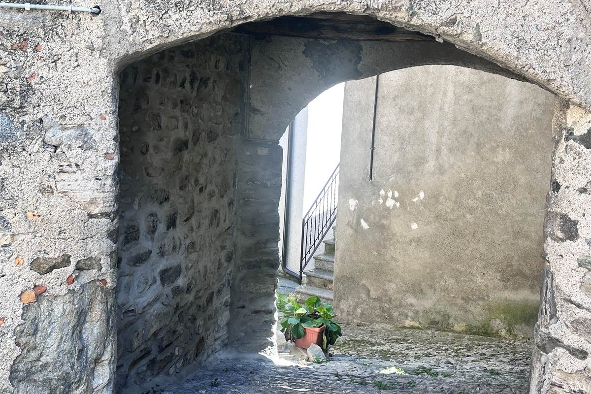 BELLISSIMO APPARTAMENTO A REZZAGO