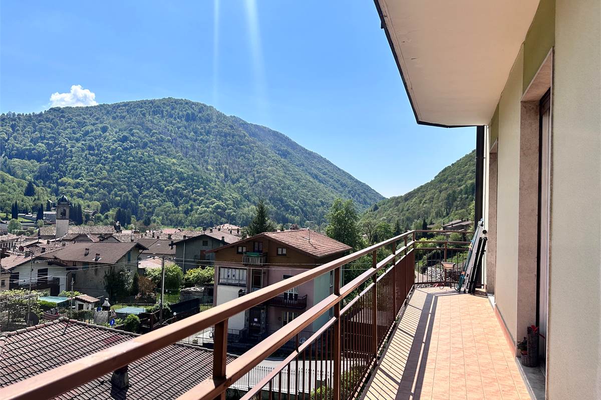 barni:bellissimo appartamento con balconi