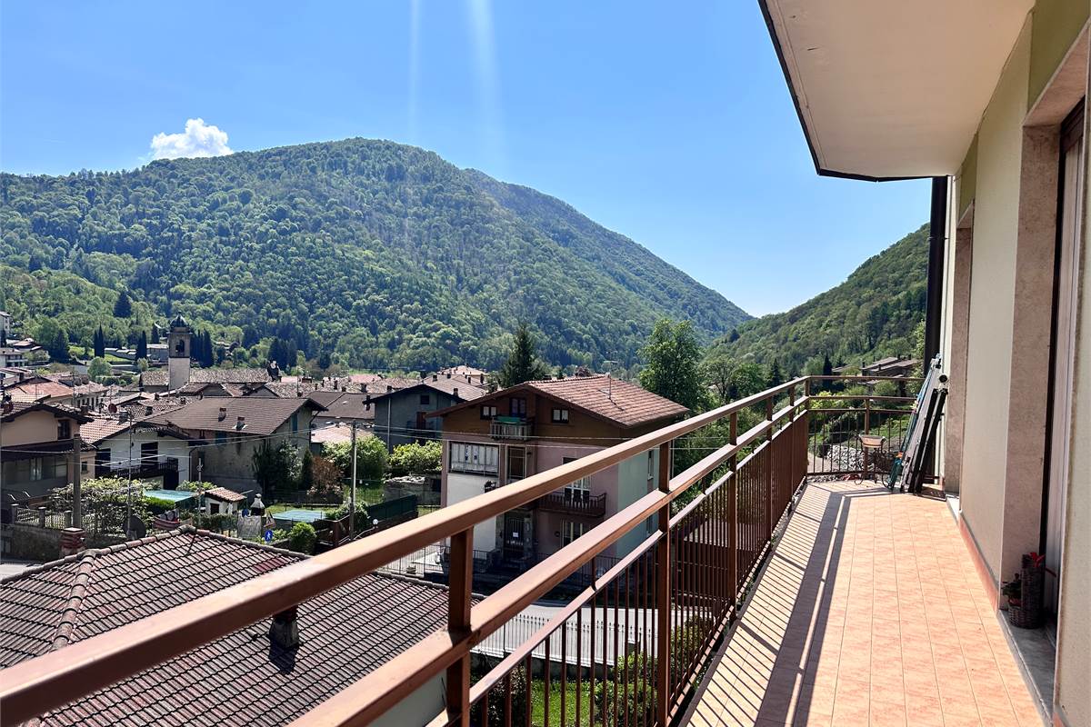 barni:bellissimo appartamento con balconi